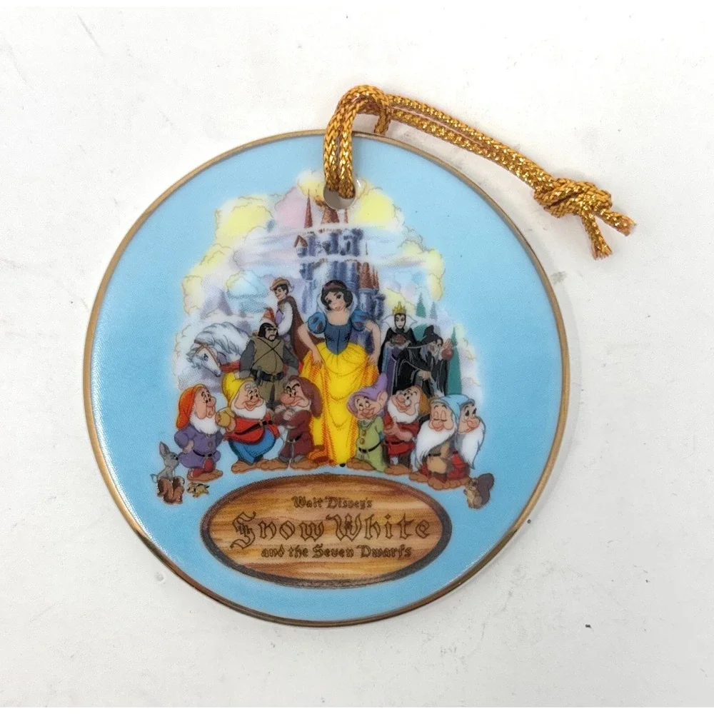 Walt Disney Snow White and the Seven Dwarfs 1987 Ceramic Christmas Ornament‎
